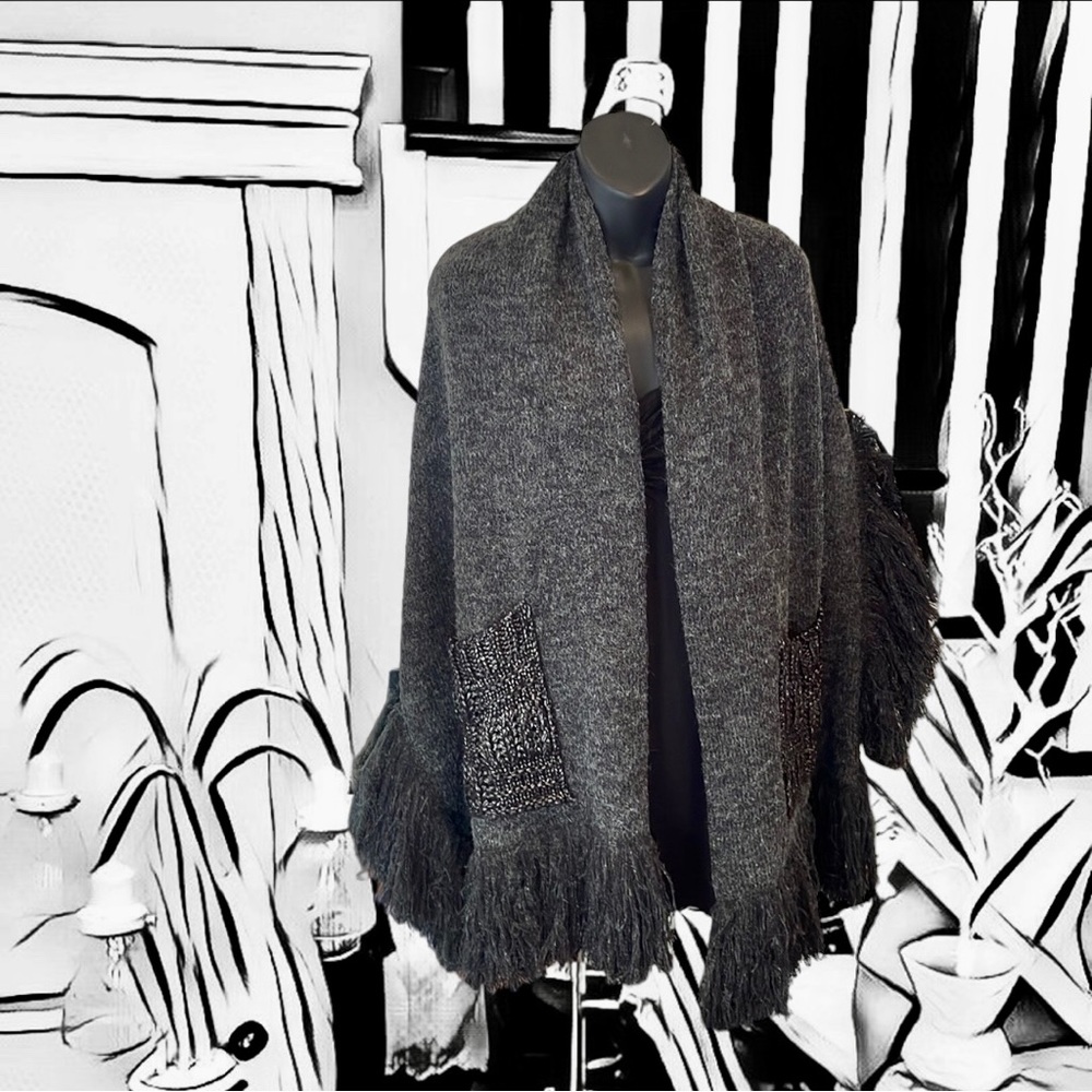 Grey Reading Shawl with Two Pockets